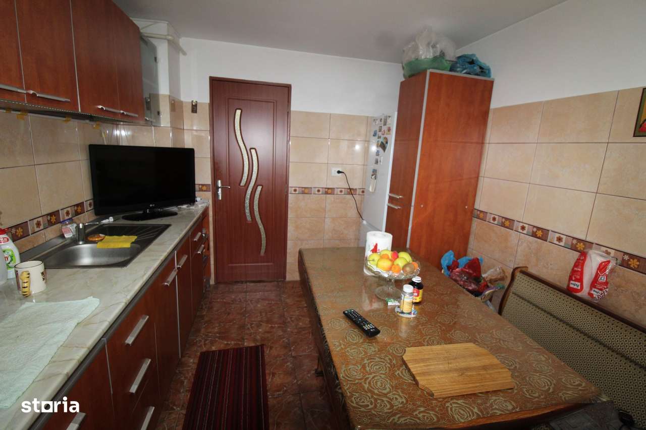 Apartament 3 camere, zona 9 Mai-2