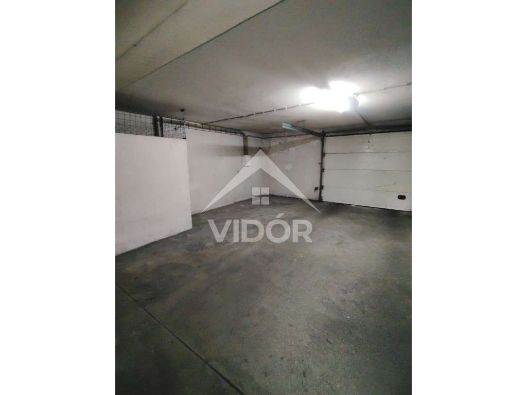 Garagem Rua Camilo Pessanha junto a Circunvalação - Grande imagem: 2/4