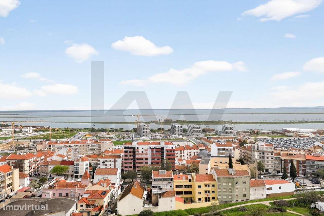 T4 com vista Tejo, duas suítes, quatro varandas e box-6