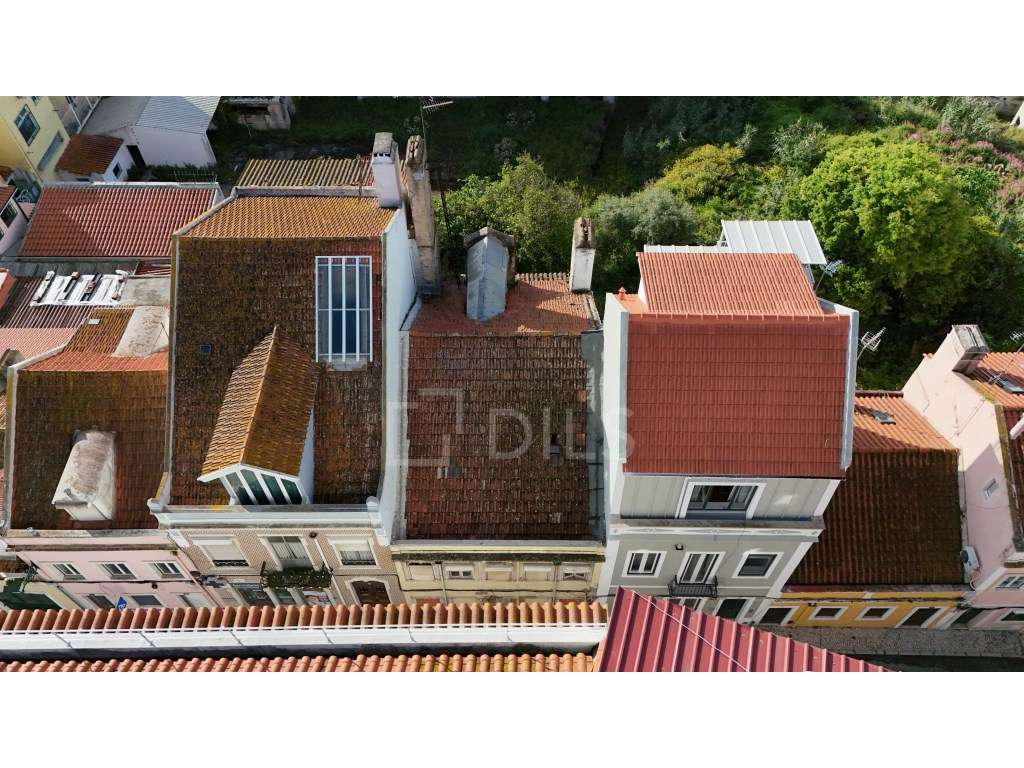 Prédio com projeto aprovado para moradia T4+1 na Ajuda - Grande imagem: 4/12