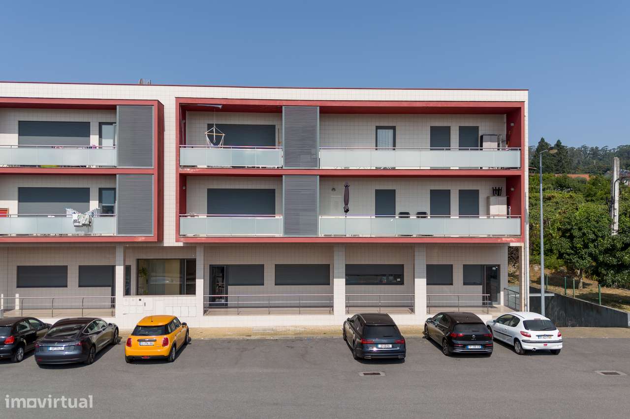 APARTAMENTO T3 COMO NOVO COM ELEVADOR E GARAGEM PARA DOIS CARROS - Grande imagem: 5/29