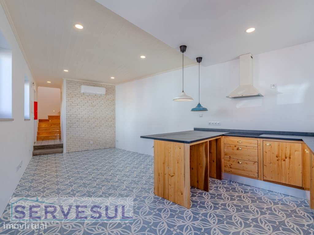 Nova Moradia de 2 pisos composta por 1 quarto, totalmente renovada,...-5