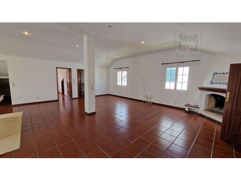 VENDA de MORADIA - VIVENDA T4+1 com Jardim e Garagem - Relva, Ponta...-54