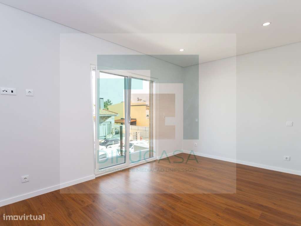 Moradia T3 com 2 Suítes e Pérgula de Estacionamento-18