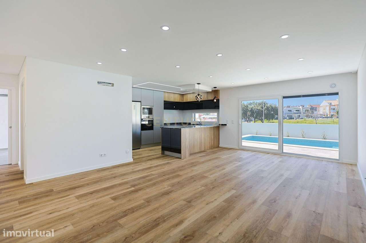 Moradia T4 em Charneca de Caparica, Almada-6