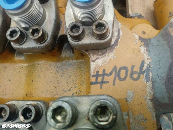 Rozdzielacz hydrauliczny Rexroth (4 Sekcje) MO- 7150/1 307 120 35 85 - 2