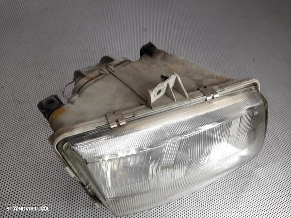 Otica / Farol Dto Mercedes-Benz Vito Caixa (638) - 2