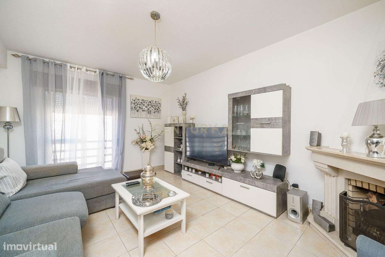 T2 com Lareira, 2 Frentes e Cozinha Equipada no Bairro Afonso Costa – - Grande imagem: 5/15