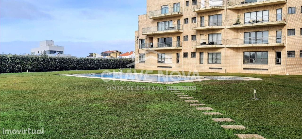 Apartamento T1+1 Condomínio Fechado na Madalena (a 350m das Praias)