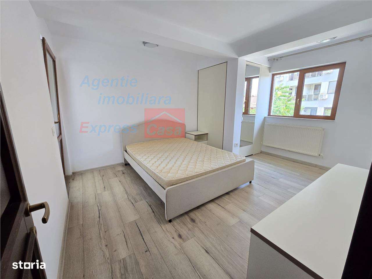Super oferta! Apartament 3 camere, etaj 1, zona Palas Mall-0
