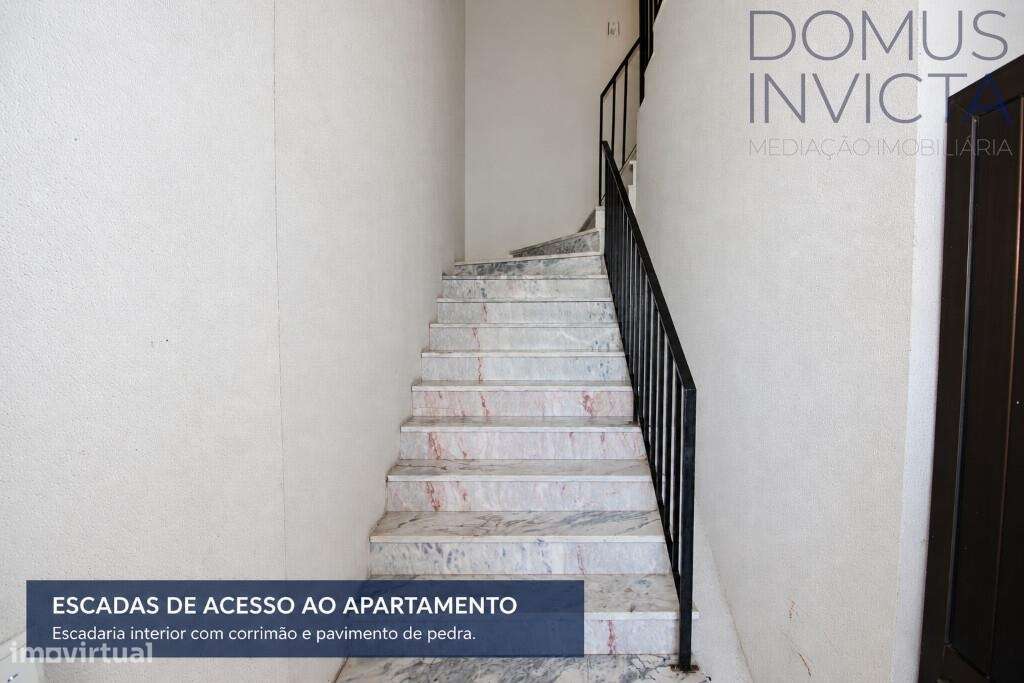 T3 com varanda, garagem e vista para o Castelo | Av. Cidade de Zamora-20