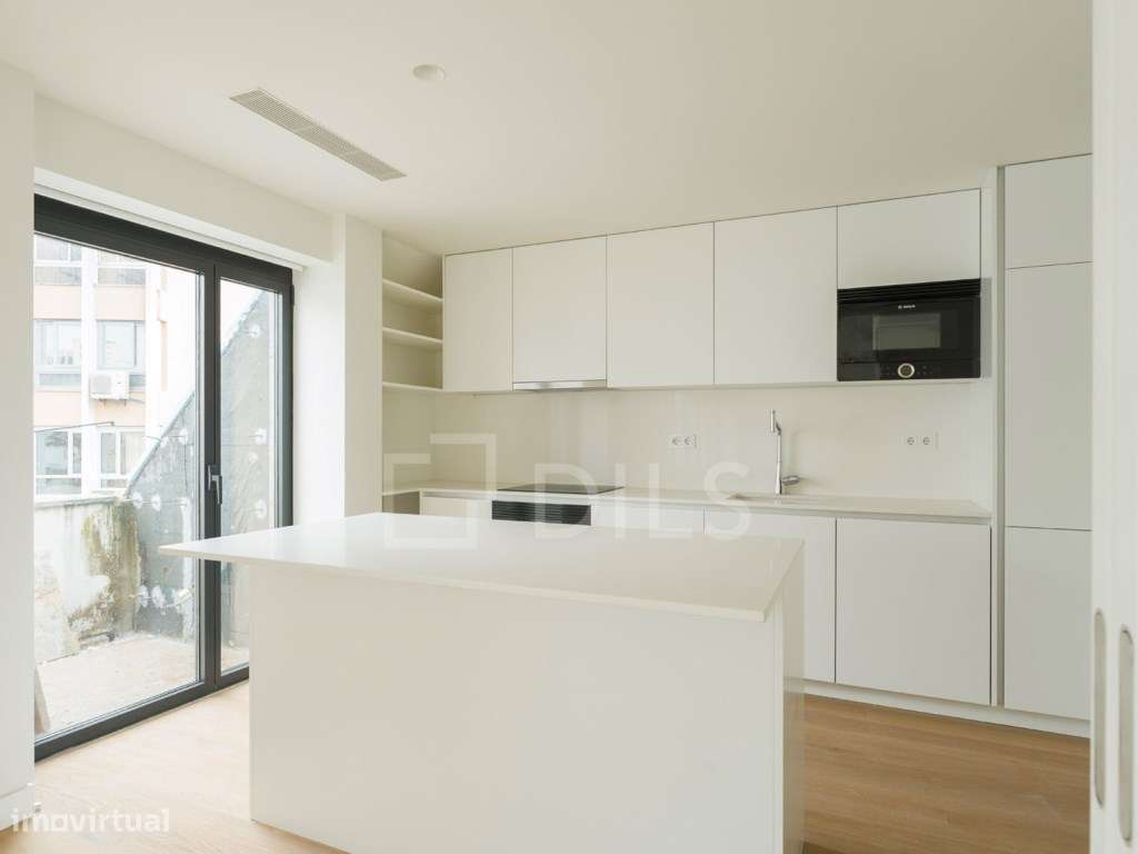 Penthouse T3 com varanda ampla e garagem privada, em Lisboa-20