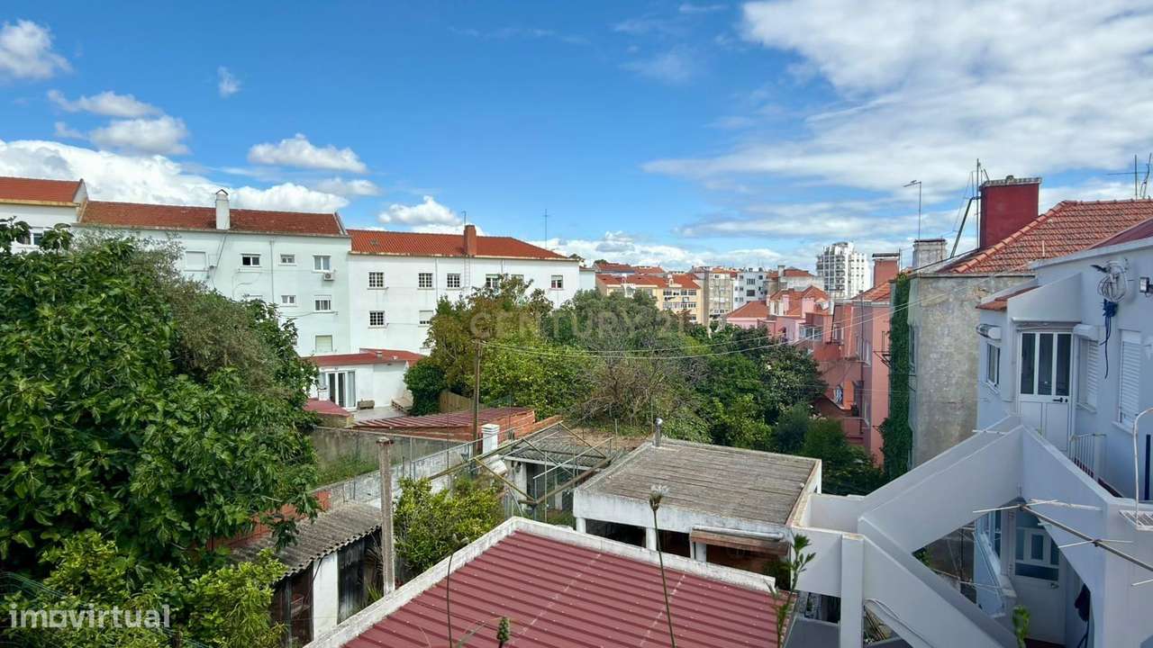 Apartamento T2 para Remodelação, Centro de Almada-18