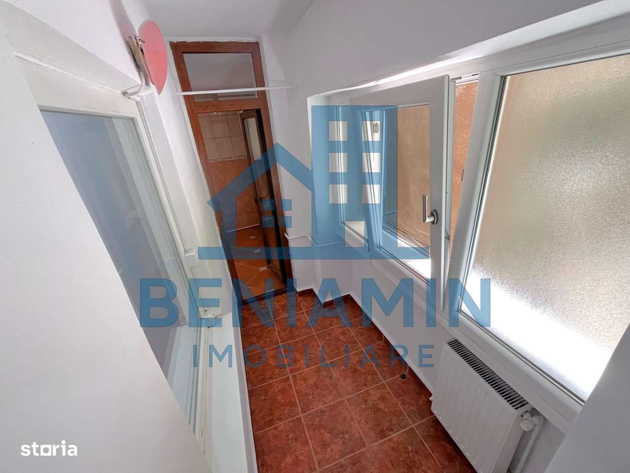 3 camere decomandat la etajul 1 in 1 Mai an 1985 centrala - Imagine principală: 5/8