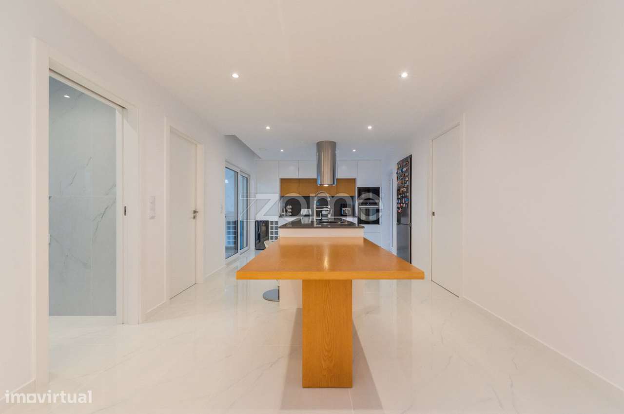 Moradia T4 com psicina-27