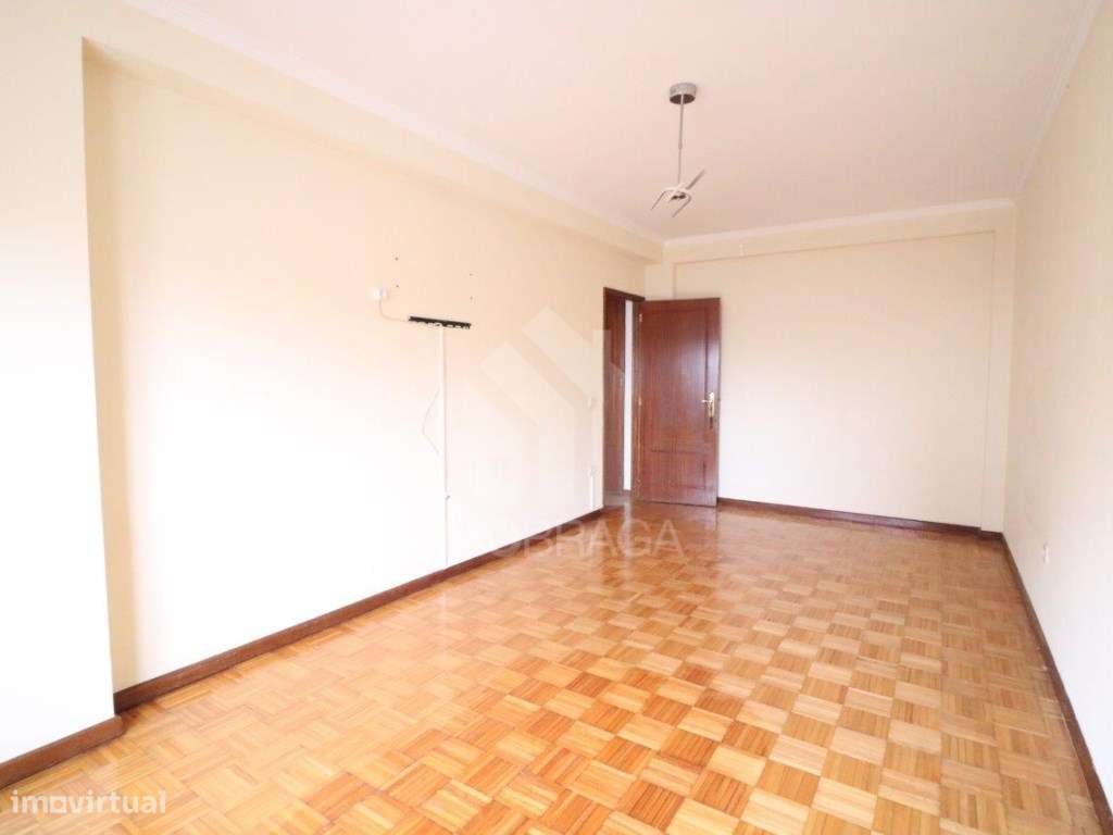 Venda de Apartamento T3 em Lomar-24