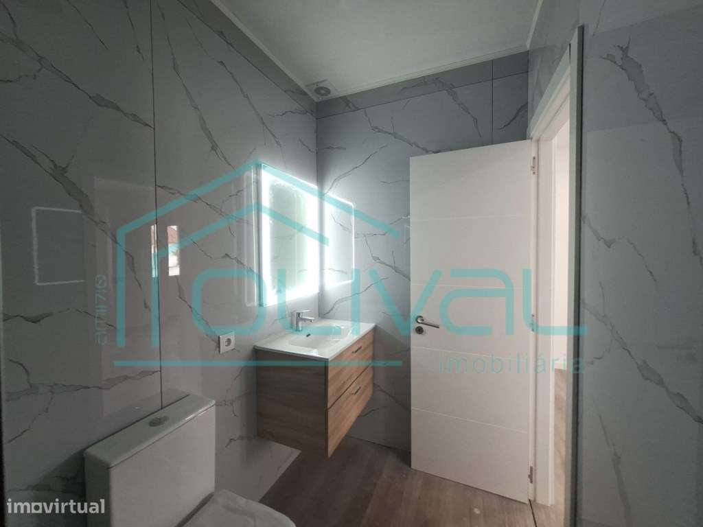 Moradia T3 totalmente remodelada no centro de Salvaterra de Magos-16