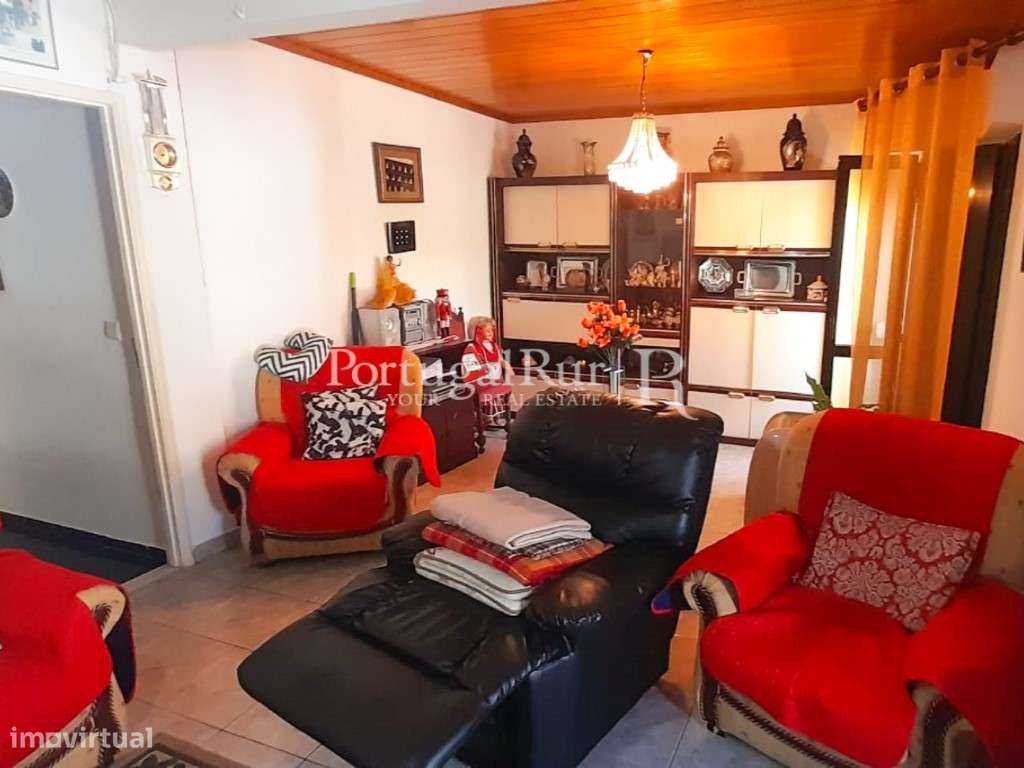 Moradia T4 com terraço em zona residencial de Évora-2