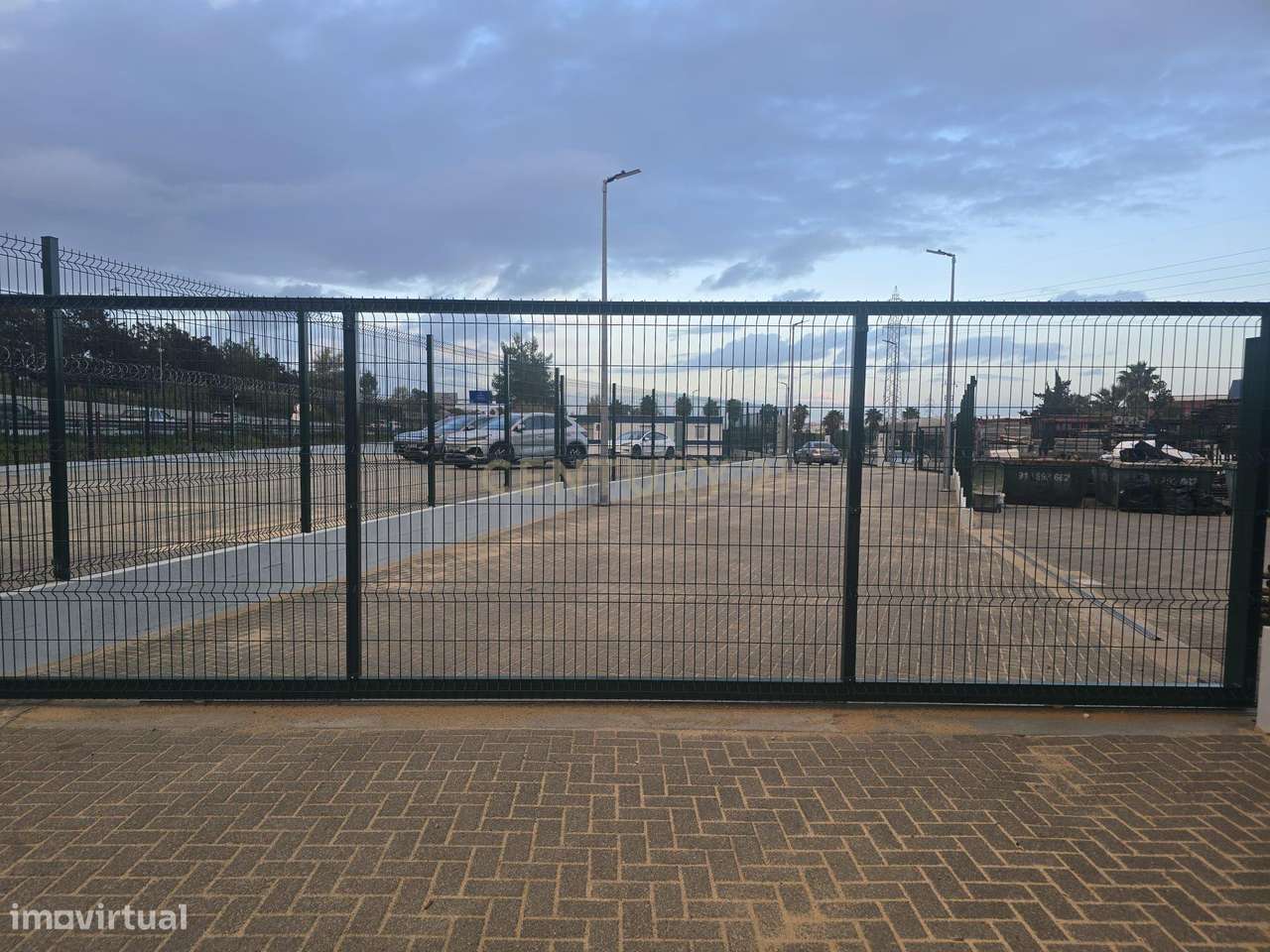 Cedência  Espaço de terreno com uma área util de 240 m² em Almada per - Grande imagem: 4/12