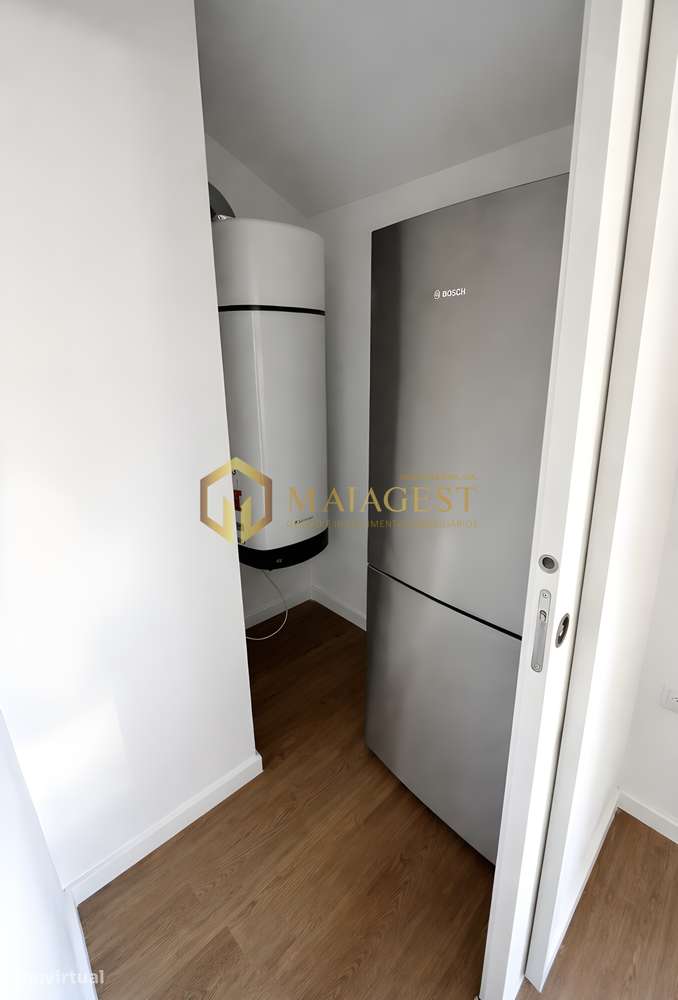 T1 Moderno com Grande Terraço, Garagem e Elevador - Grande imagem: 4/13