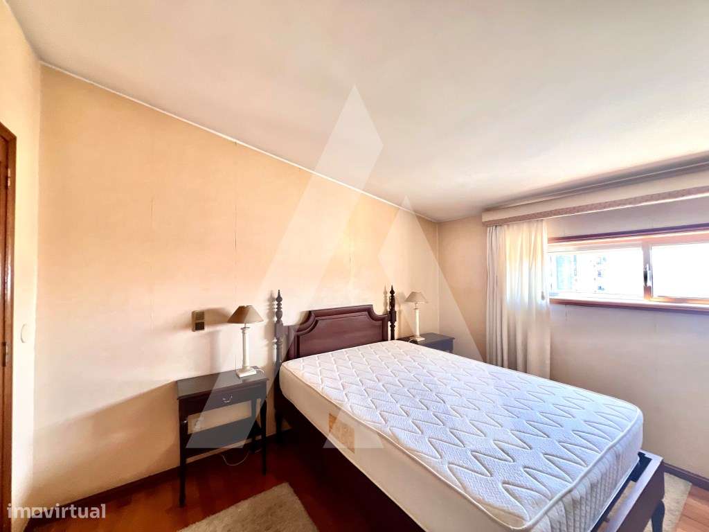 Apartamento T4 Duplex no centro de São João da Madeira-40