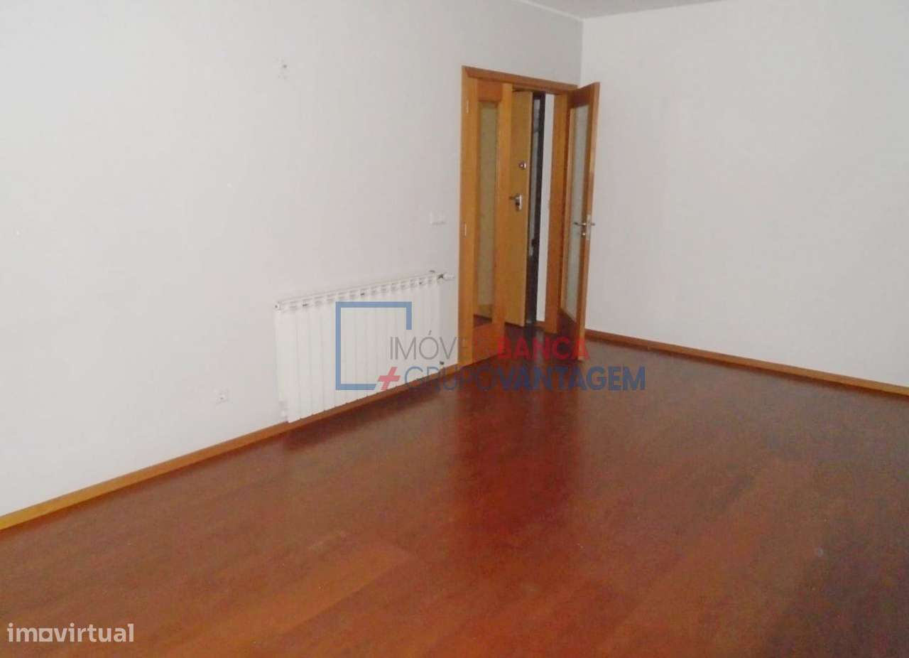 Apartamento T2 c/ Lugar de Garagem e 3 Arrecadações - Grande imagem: 4/10