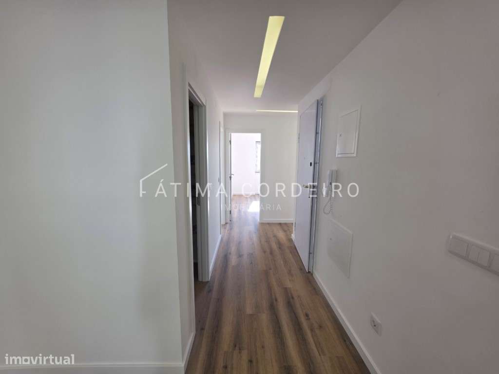 Excelente Apartamento T3 Remodelado em Almada-18