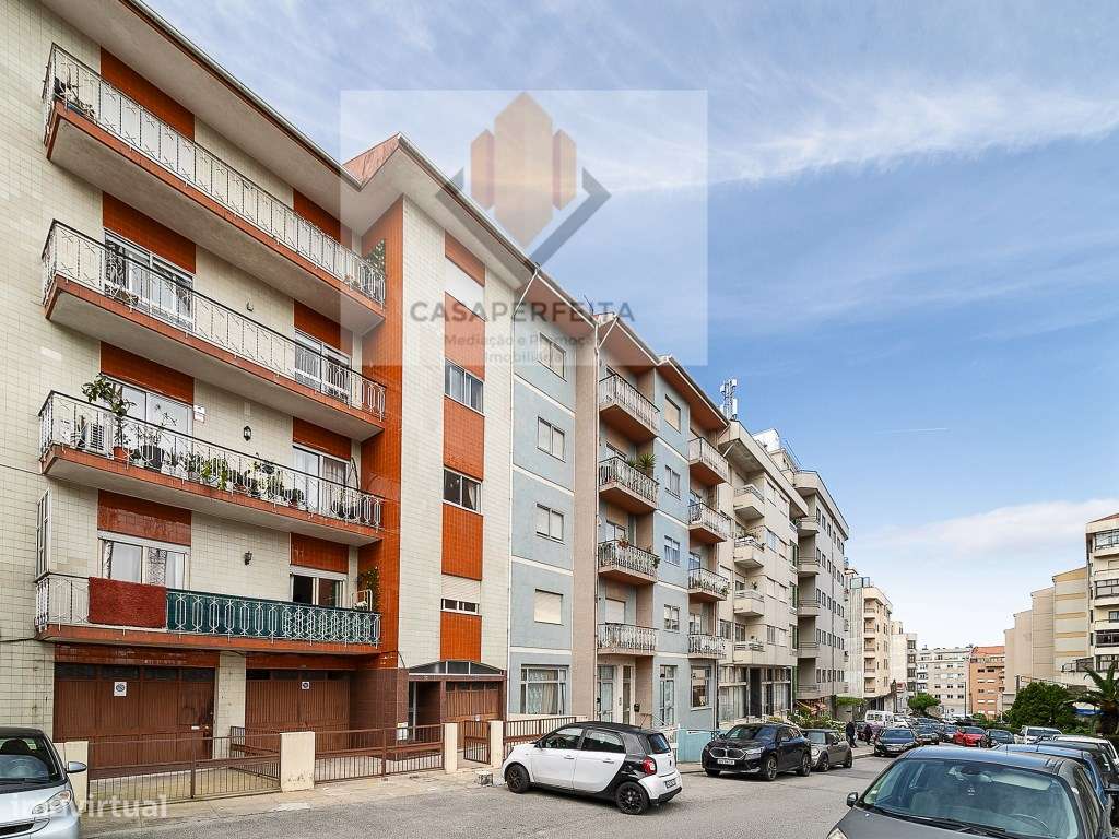 Apartamento T3 Renovado com Varandas, Lugar Garagem e Arrumo - Cent...-42