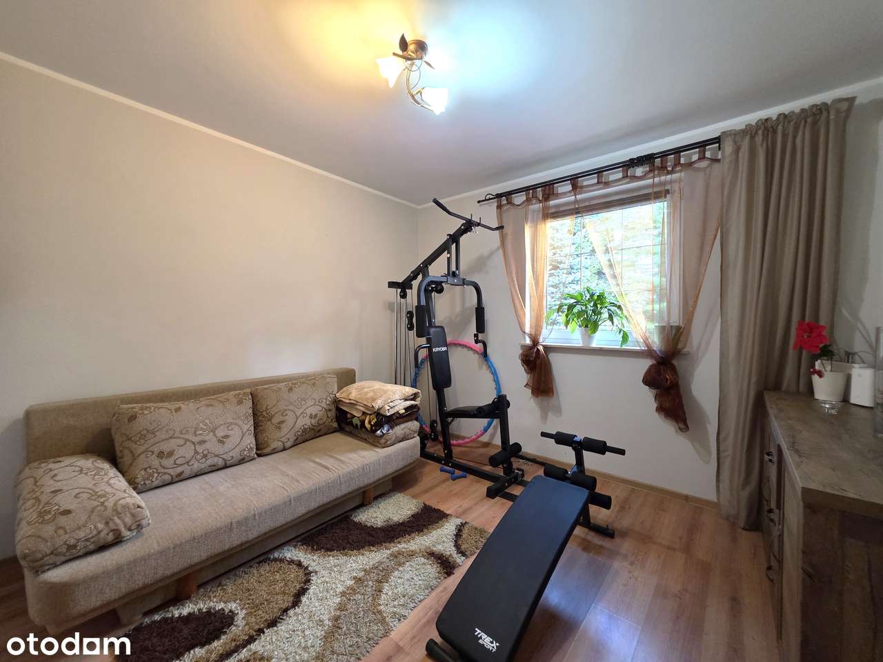 Dom 5/6 pokoi_taras_kominek_fotowoltaika_oddzielny garaż-11