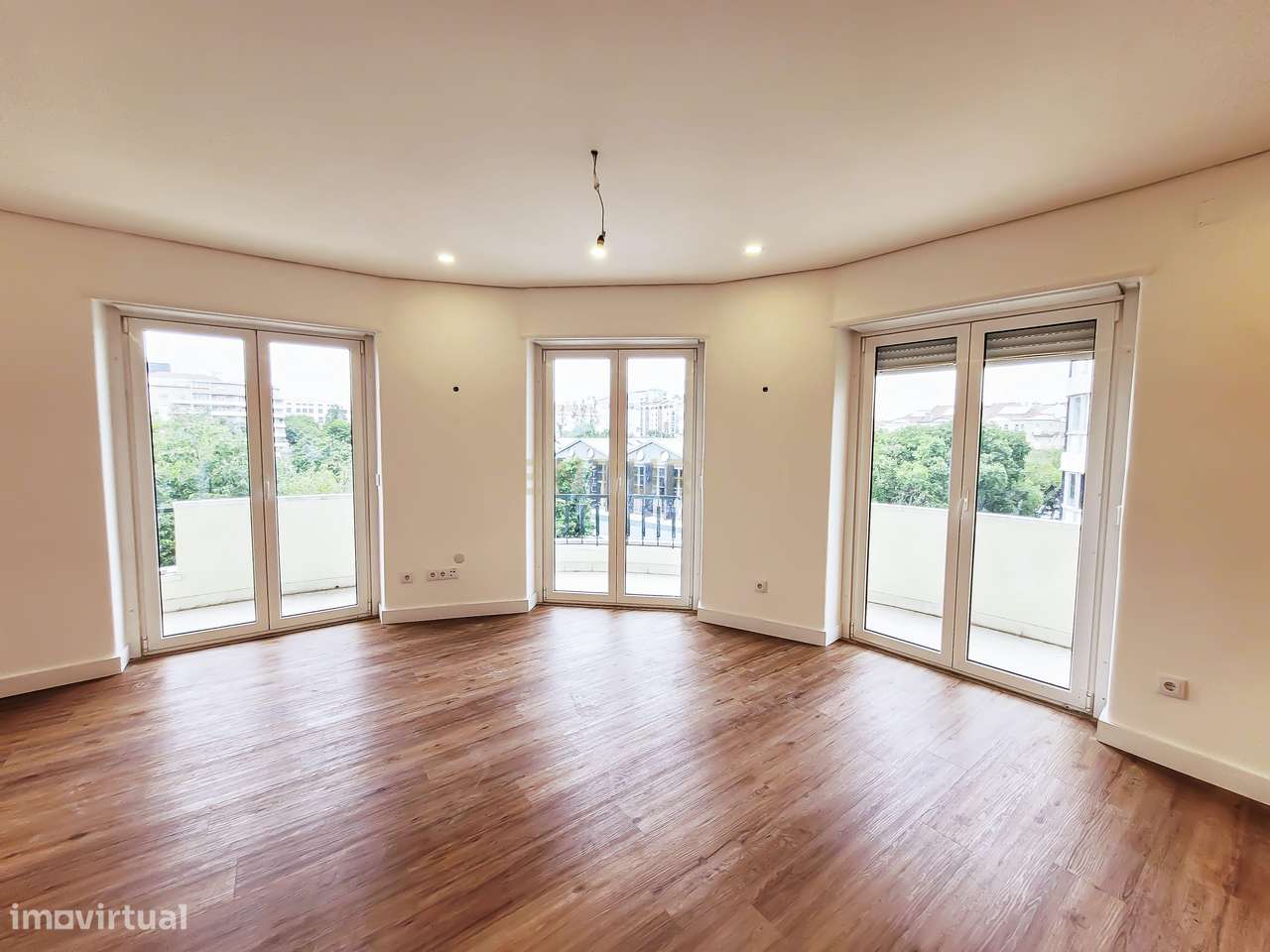 Excelente T4 para arrendar totalmente remodelado mesmo no centro de Li - Grande imagem: 2/29