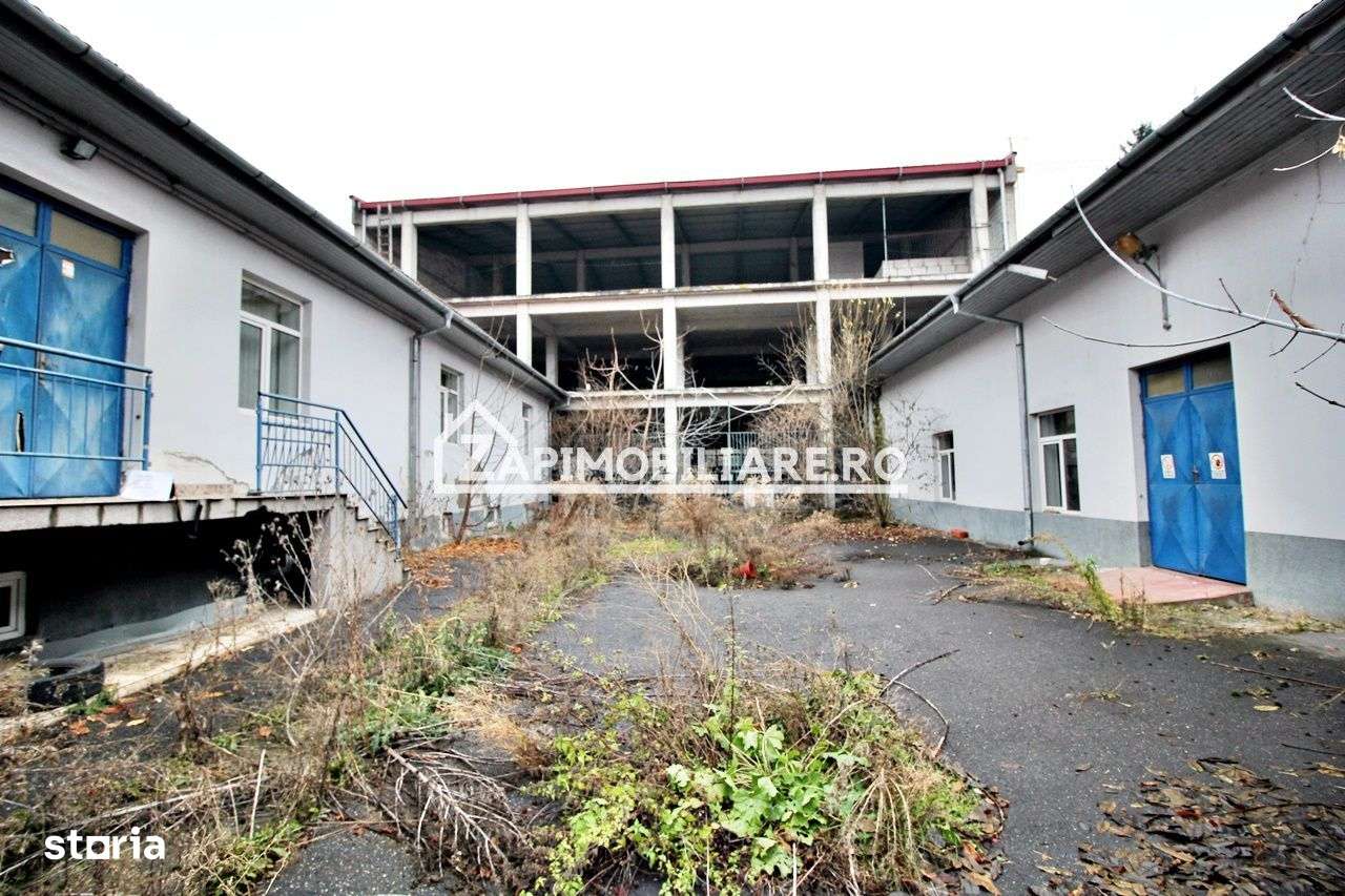 Spatiu comercial 2.800 mp.Piata Republicii,555 euro mp - Imagine principală: 2/13