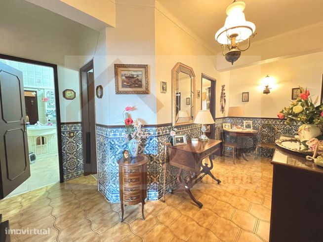 Apartamento T3 nos Quatro Caminhos-2