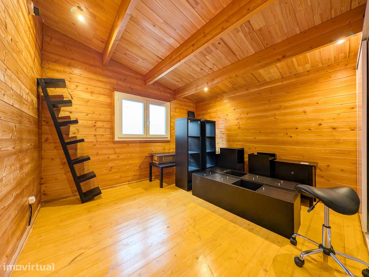 Terreno de 300 m² com moradia T4 em madeira – Charneca de Caparica-26