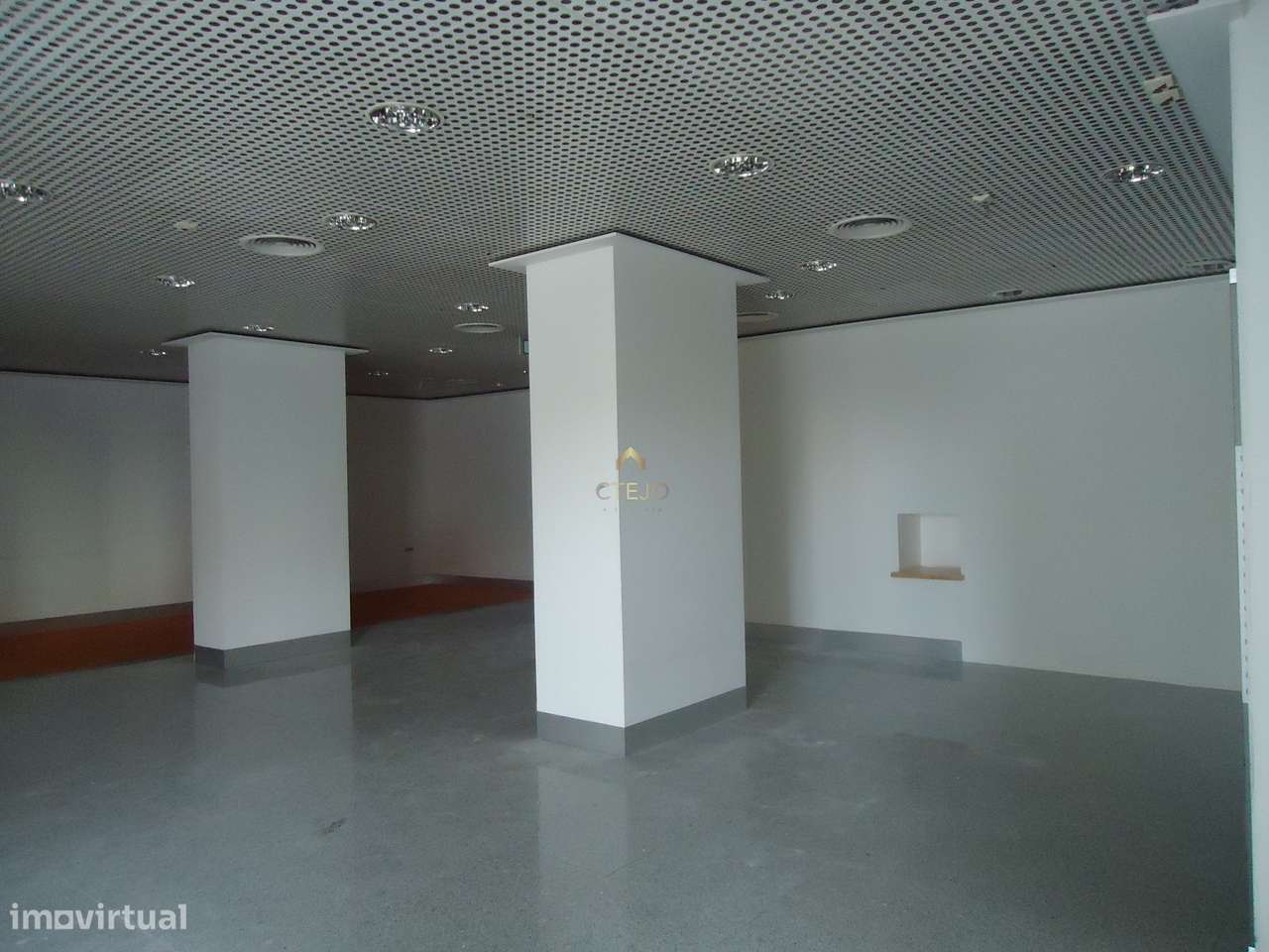 LOJA PARA ARRENDAMENTO  , CASAL DA SERRA POVOA DE SANTA IRIA - Grande imagem: 3/22