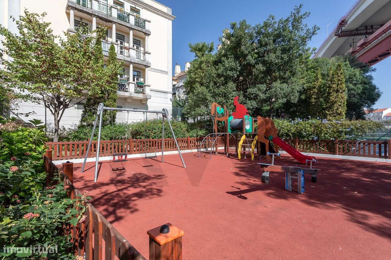 Alcântara | T1 em Condomínio Privado com Piscina, Estacionamento e Seg-30