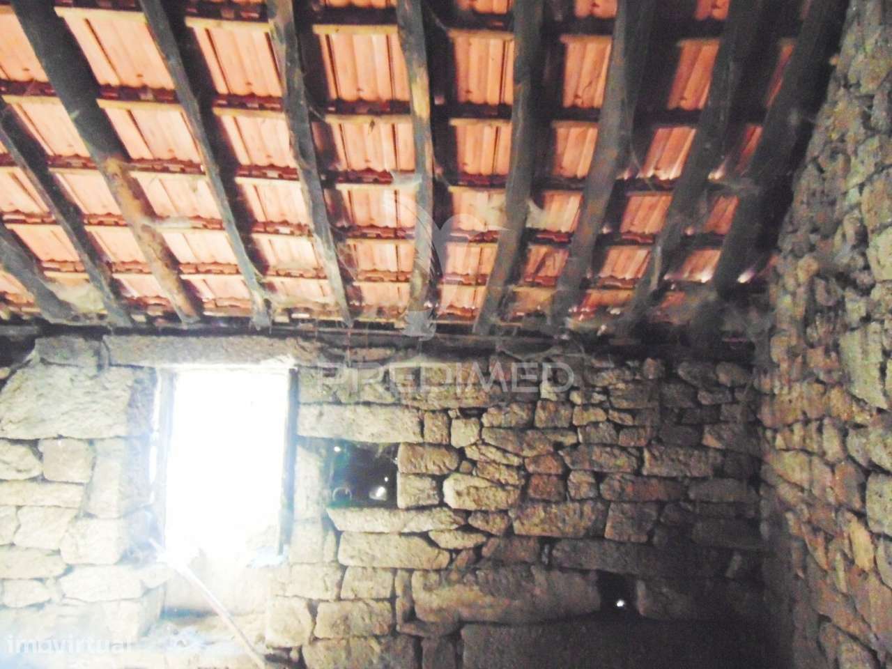 Casa Tradicional em granito c/ quintal para recuperar em Vila Real - Grande imagem: 5/18