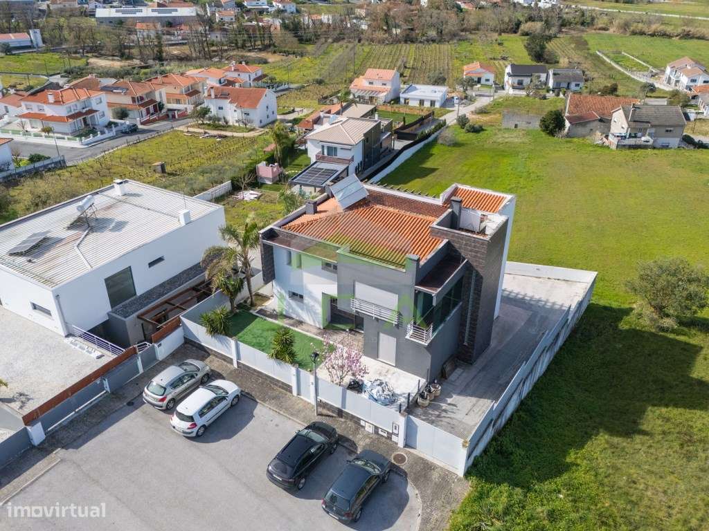 Moradia V4 isolada a 3min de Leiria-50