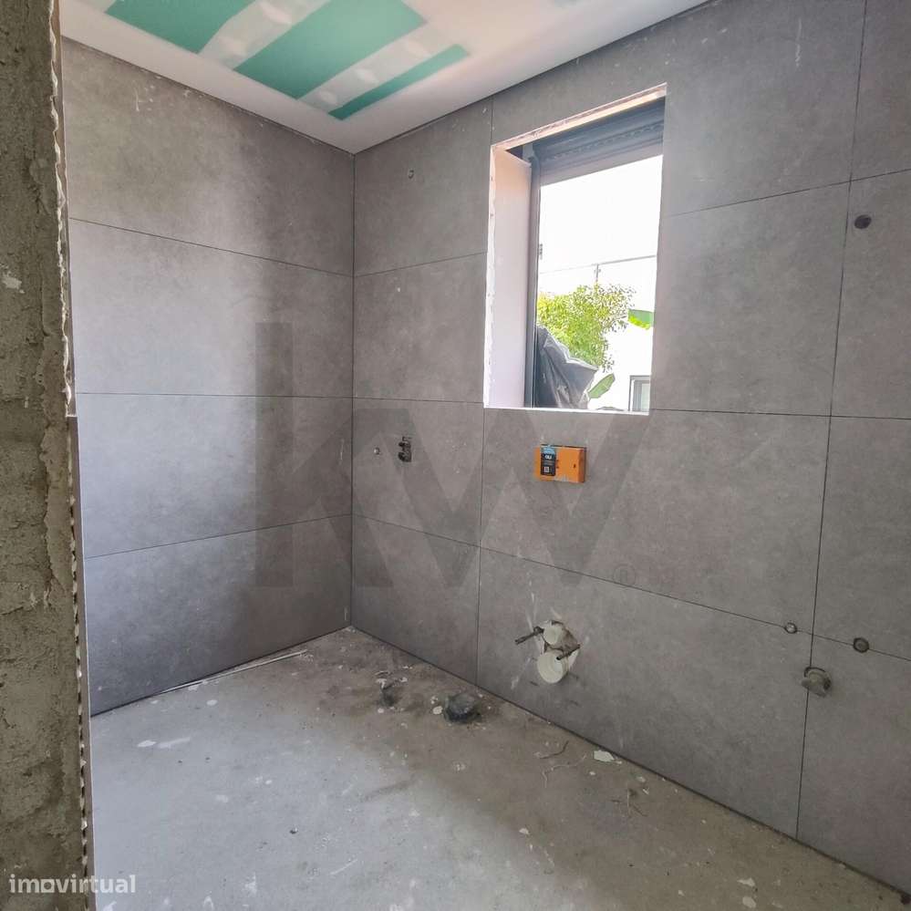 MORADIA GEMINADA T4 COM PISCINA-8