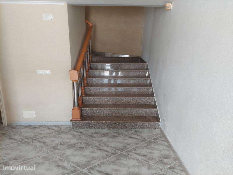 Excelente Quintinha em Lote de 1960 m2, com construção de 300 m2-9