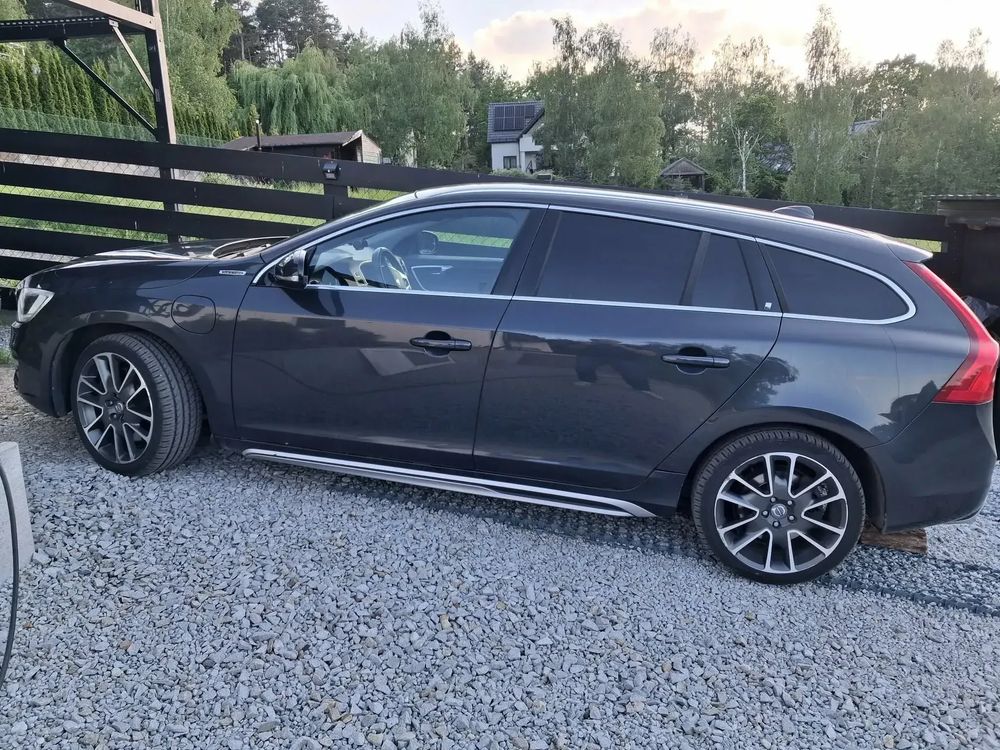 Volvo V60 I (2011-2018) D6 AWD Plug-in Hybrid Summum 2013