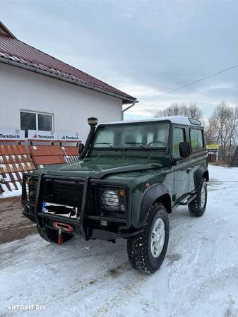 Land Rover Defender - 1