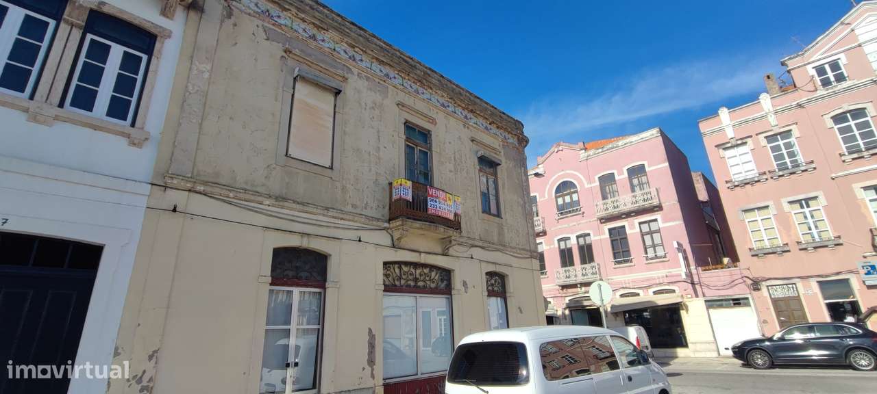 Prédio para Renovação Geral - Centro da Cidade - Rua Fernandes Tomás-11