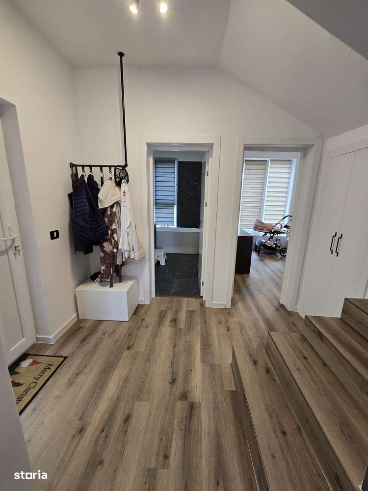 Duplex despartit prin camera tehnica - 4 camere Toate Utilitatile-7