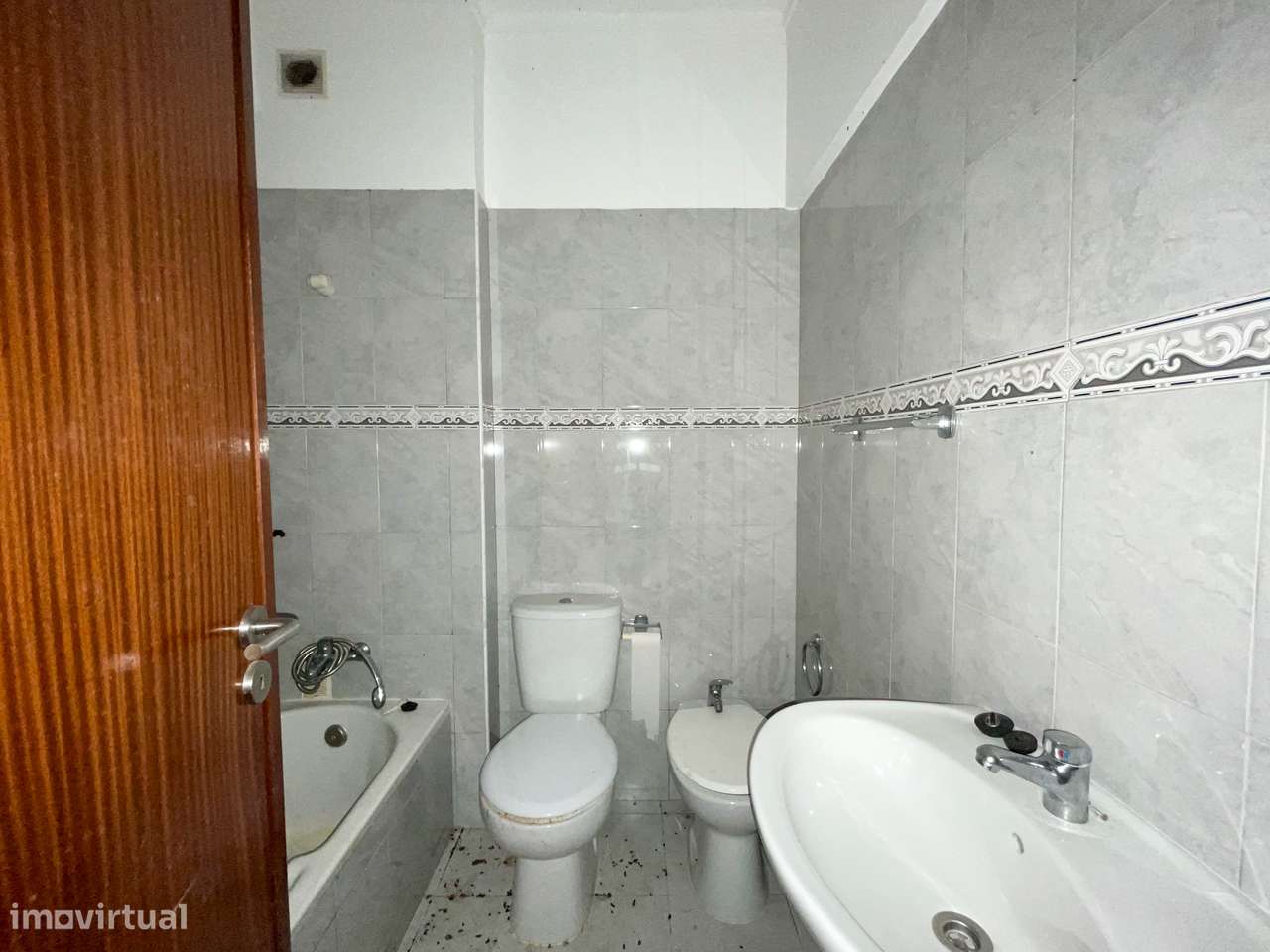 Prédio - 8 T2 + Sótão - Póvoa de Santa Iria-9