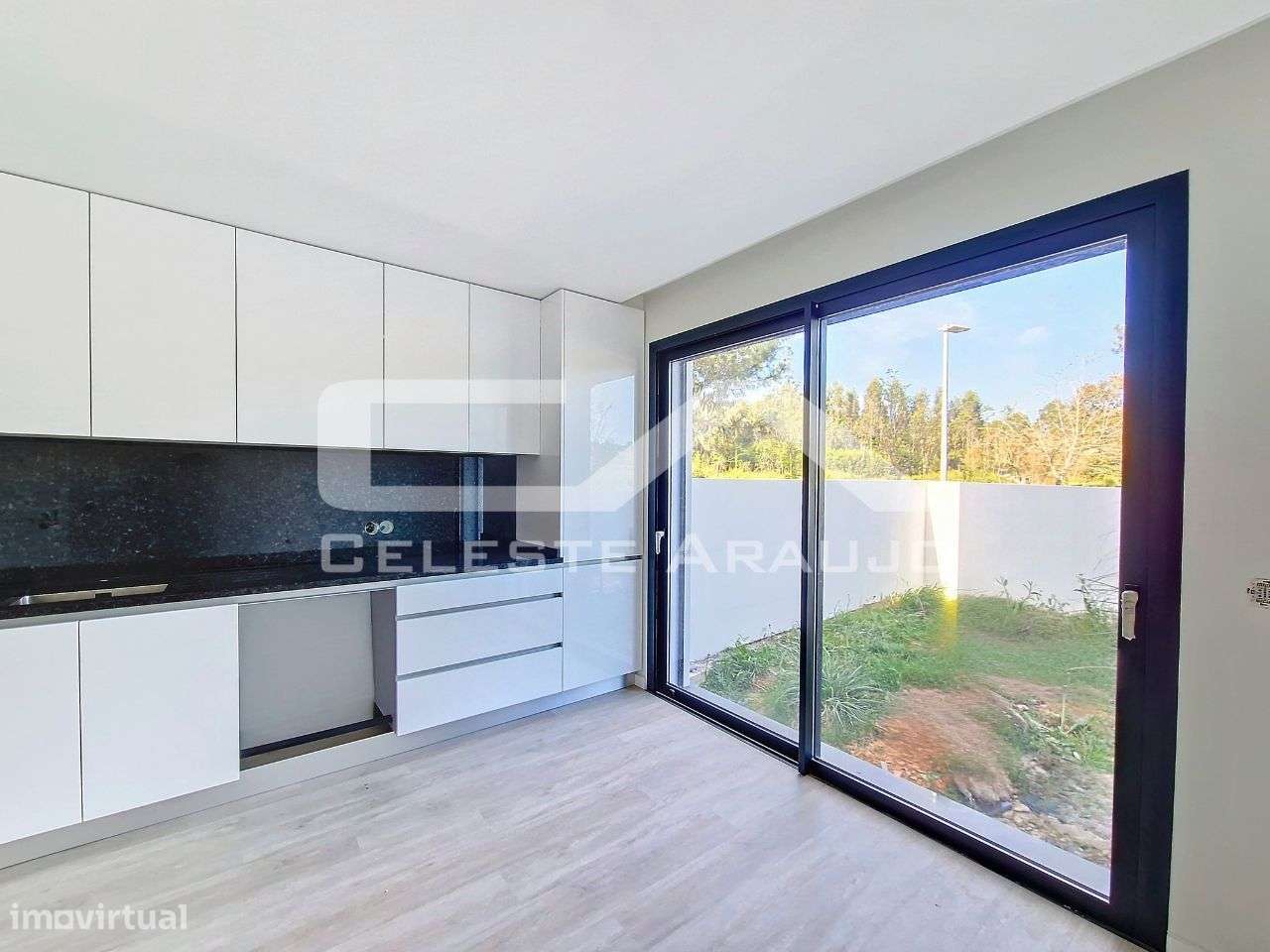 Moradia T3+1 Nova em Espinho-45