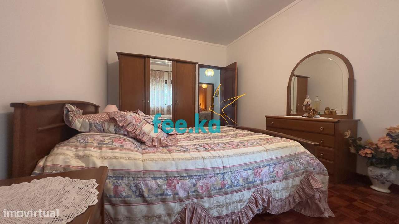 Apartamento T4 com Garagem-25