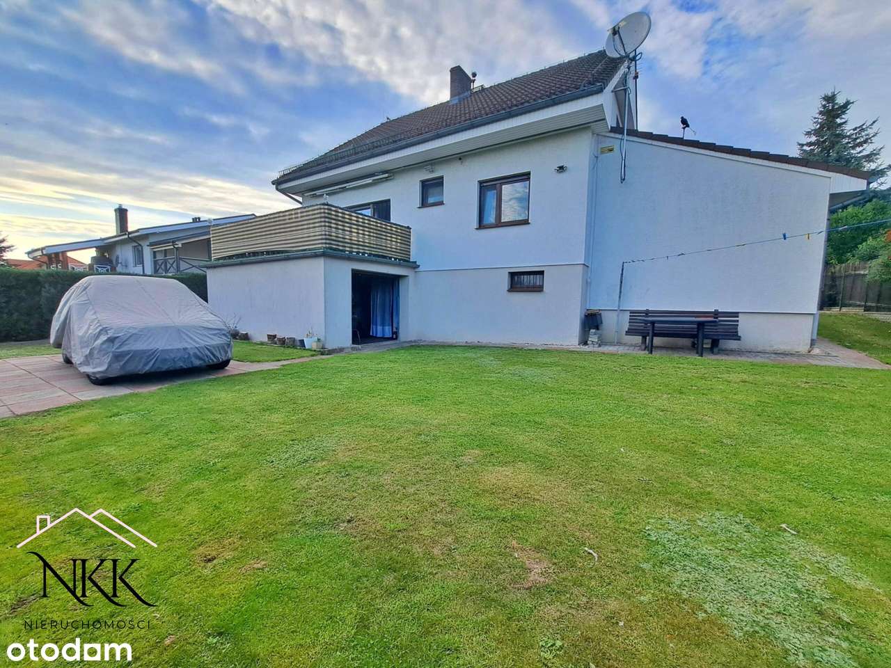 Rodzinny dom z pięknym ogrodem, stawem i 2 garażami -Lubniewice-5