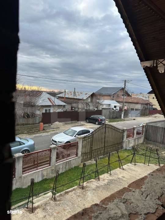 Casa de vanzare la rosu, 10 camere, 246,50 mp, zona Exterior Sud - Imagine principală: 3/19