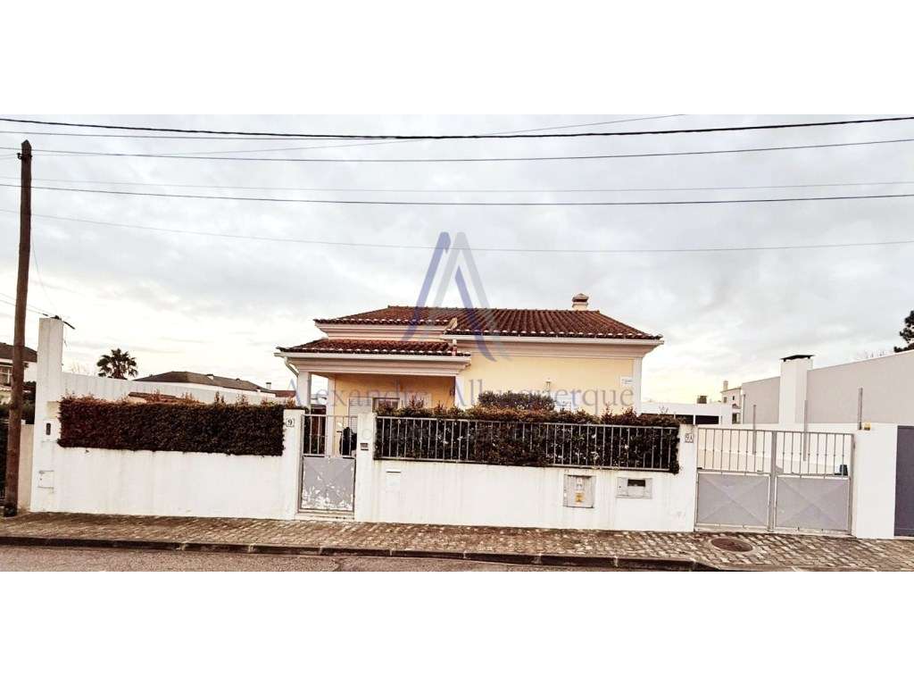 Moradia Isolada T3 com Piscina e Garagem em Azeitão-34