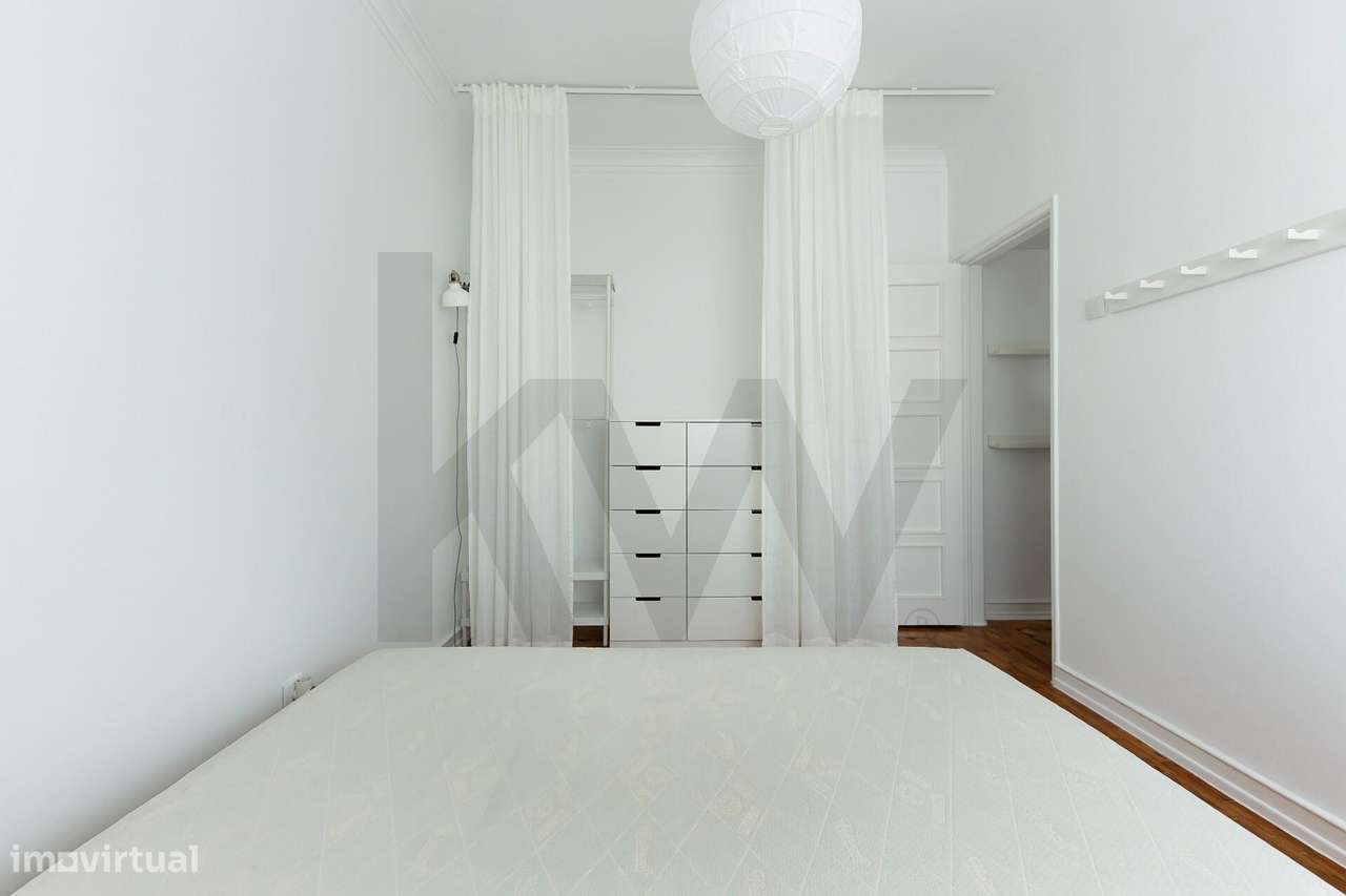 T1 Renovado com Design Contemporâneo e Luz Natural no Restelo, Belém - Grande imagem: 5/11